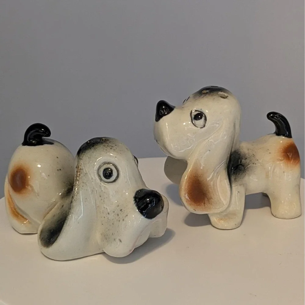 Vintage Basset Hounds Beagle Dogs Salt Pepper Shakers Big Ears Anthropomorphic